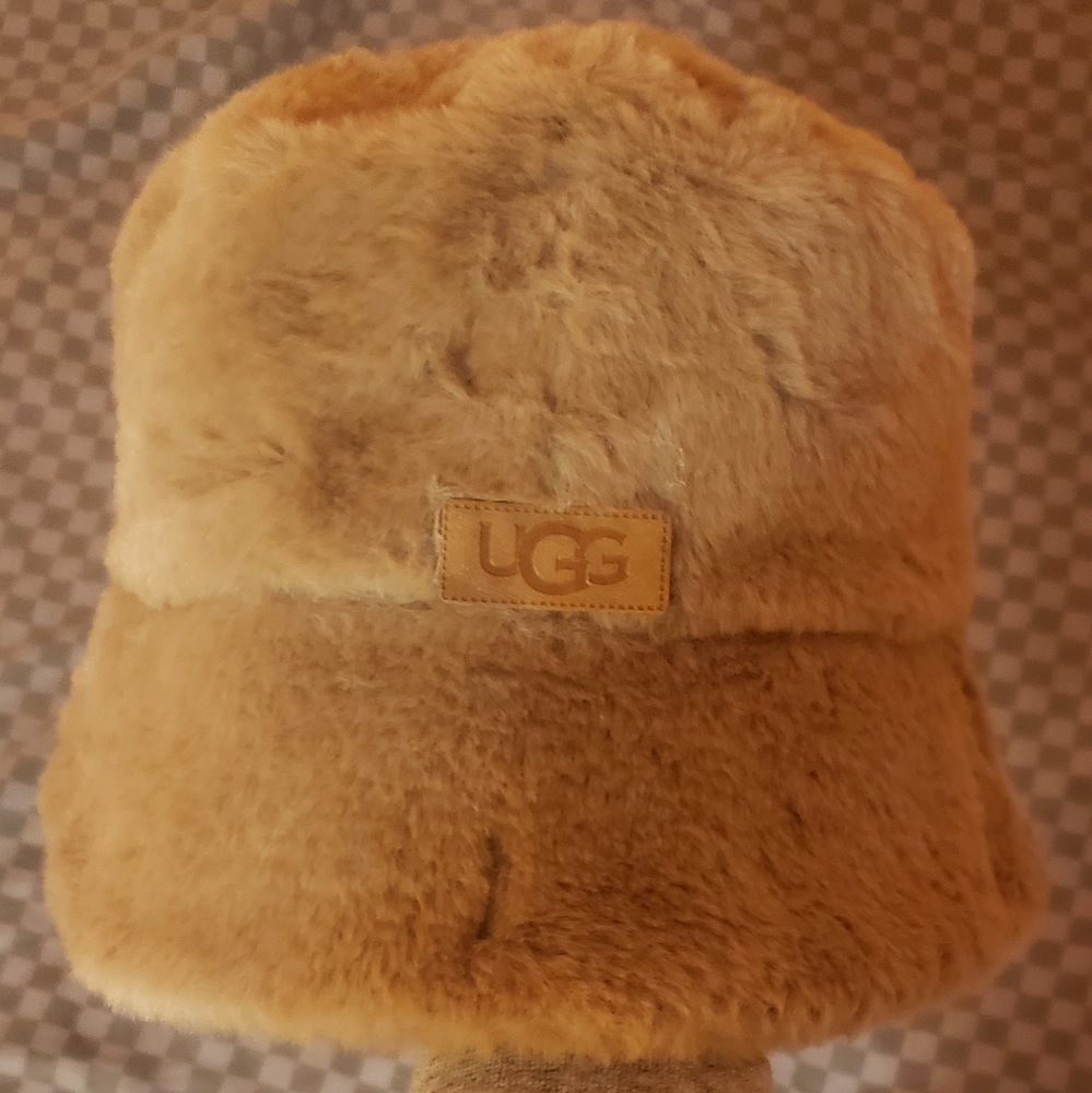 UGG Bucket Hat - Picture 2 of 4